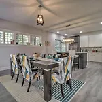 Mid Century Styled Home - 9 Minutes From Midtown Atlanta